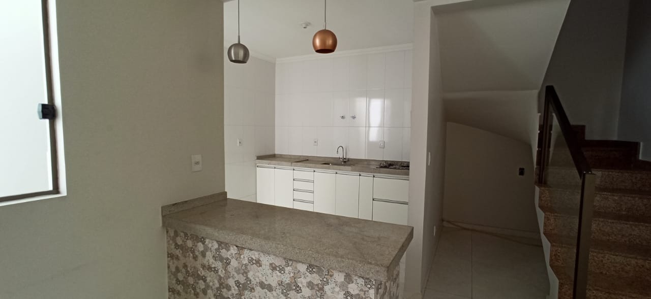 Casa Geminada à venda no Lucio de Abreu: 