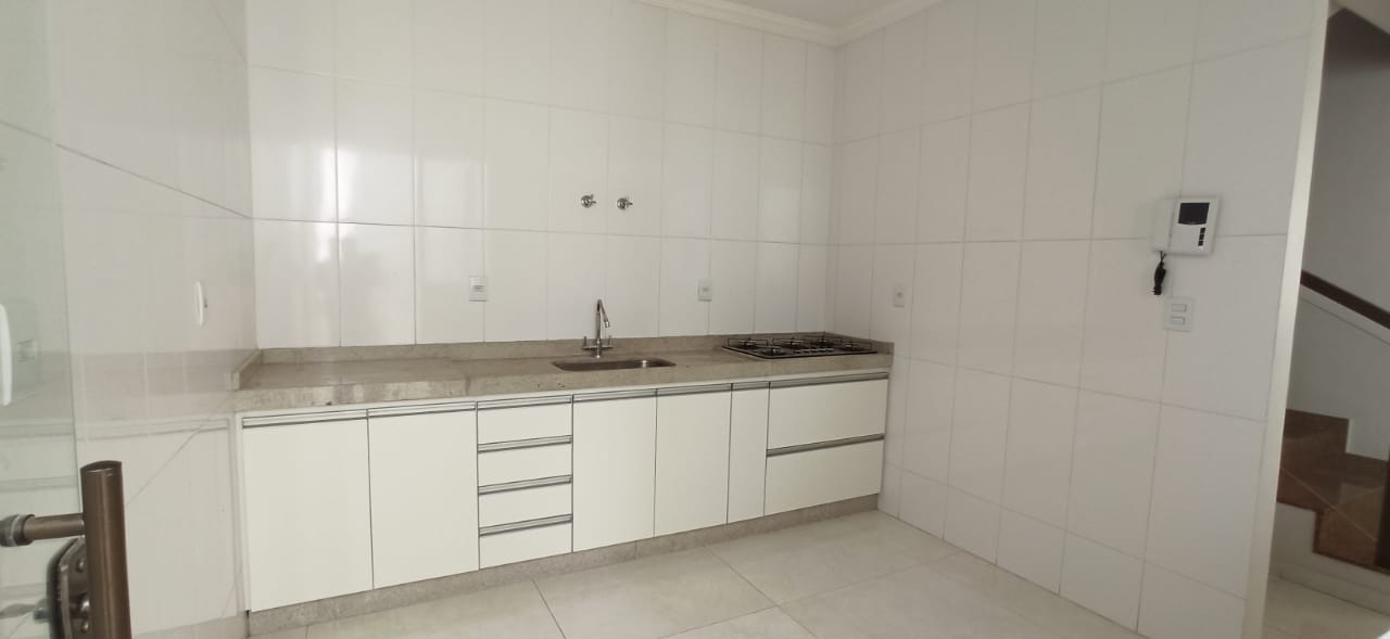 Casa Geminada à venda no Lucio de Abreu: 