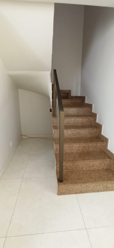 Casa Geminada à venda no Lucio de Abreu: 