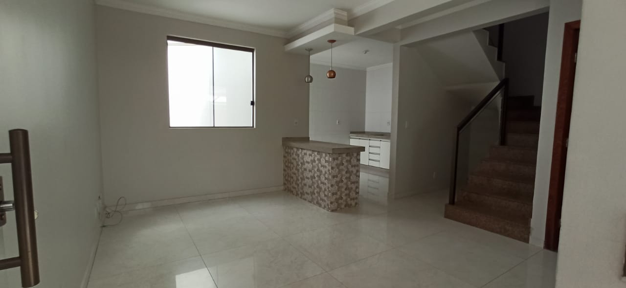 Casa Geminada à venda no Lucio de Abreu: 