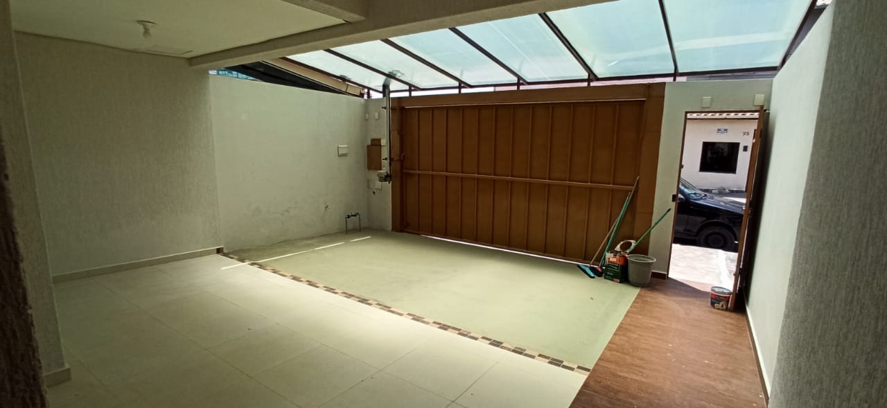 Casa Geminada à venda no Lucio de Abreu: 