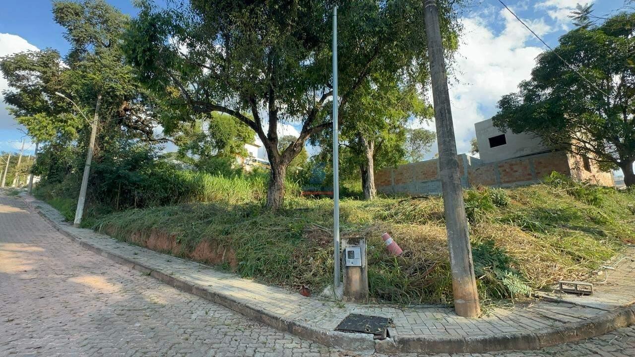 Lote em condomínio à venda no Nacional: 