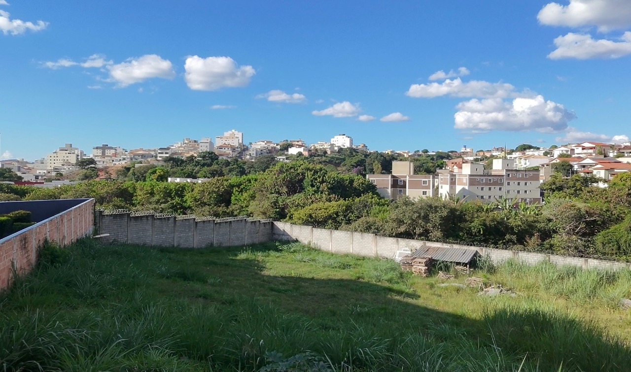 Lote / Área / Terreno à venda no Estância Silveira: 