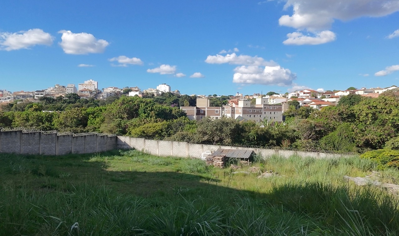 Lote / Área / Terreno à venda no Estância Silveira: 