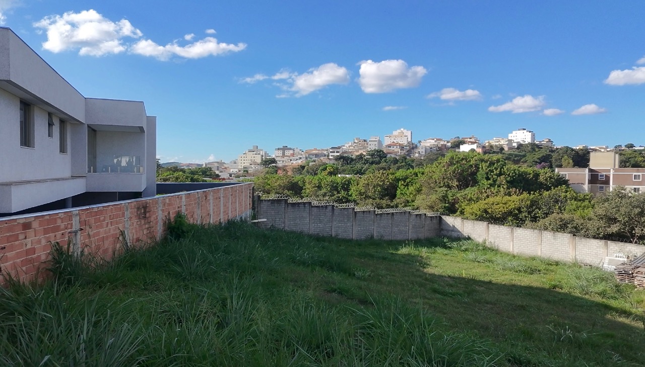 Lote / Área / Terreno à venda no Estância Silveira: 