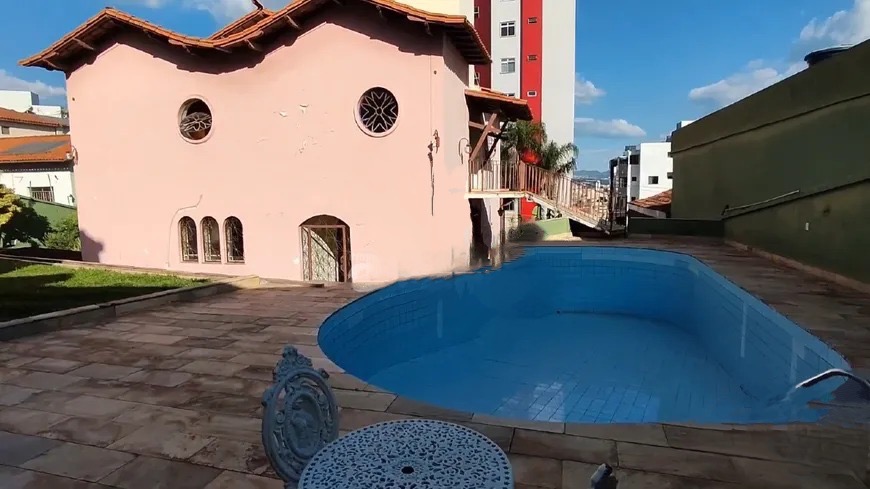 Casa à venda no Santa Cruz Industrial: 