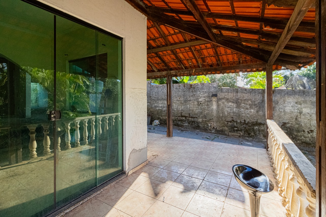 Casa à venda no Colonial: 