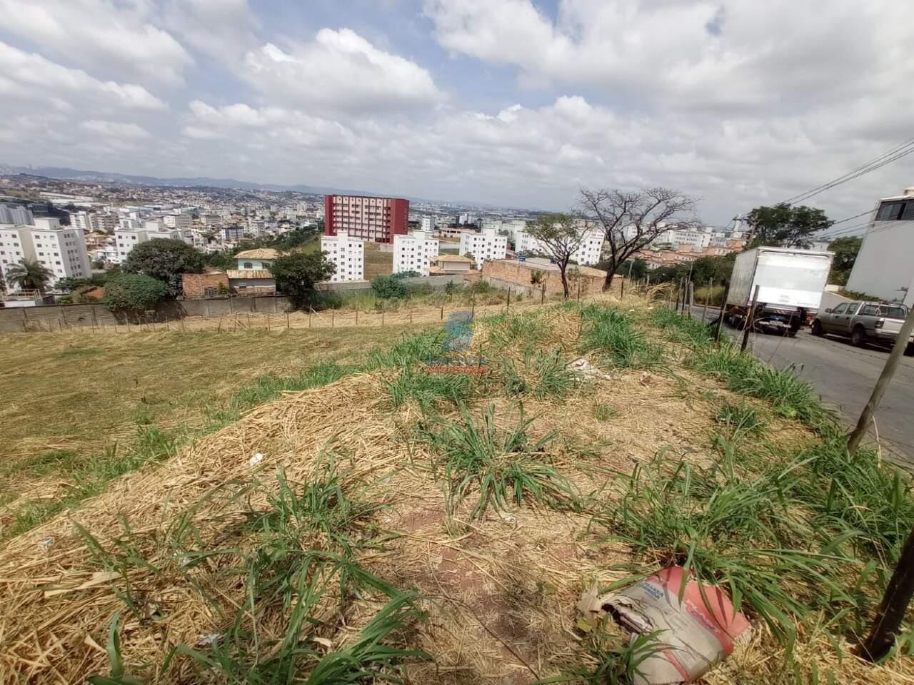 Lote / Área / Terreno à venda no Cabral: 