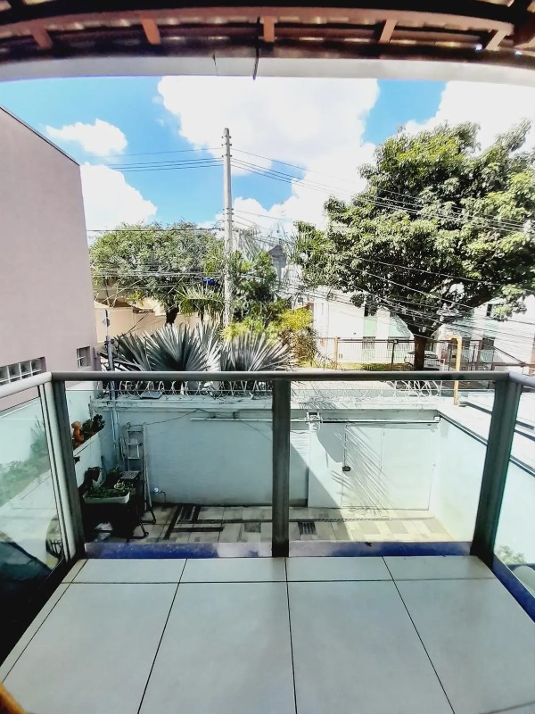 Casa Geminada à venda no Cabral: 