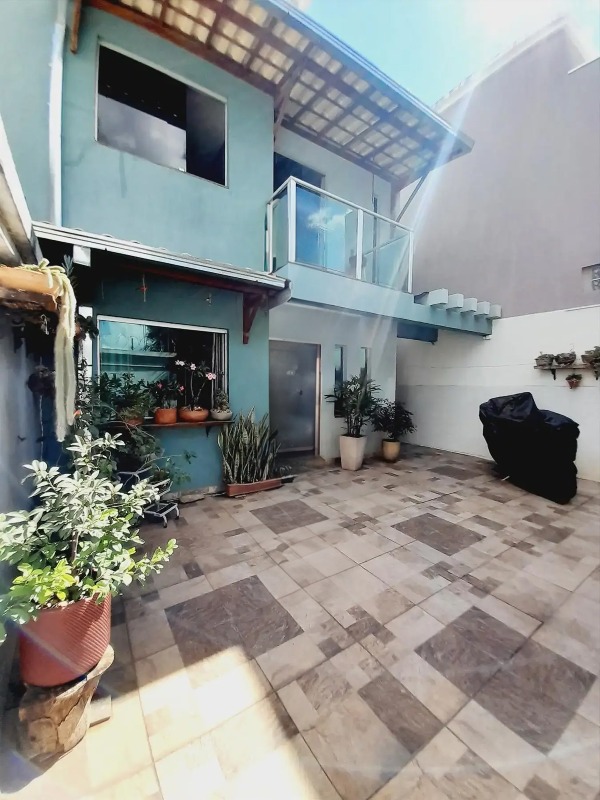 Casa Geminada à venda no Cabral: 