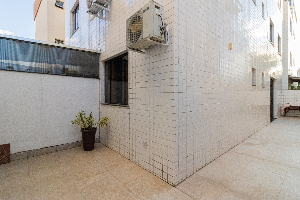 Área Privativa à venda no Novo Eldorado: ÁREA LADO ESQUERDO