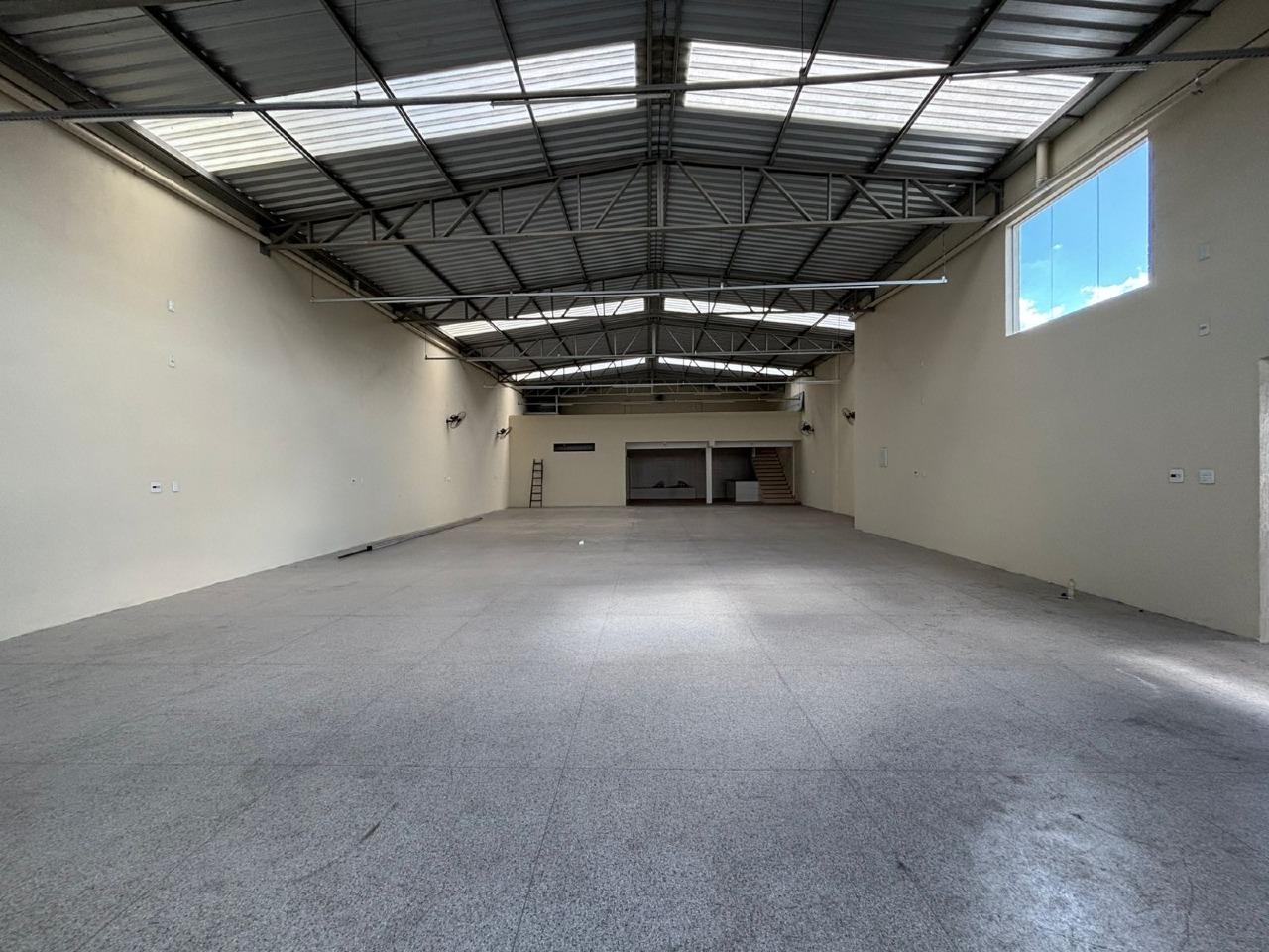 Andar corrido para aluguel no São Luiz: 