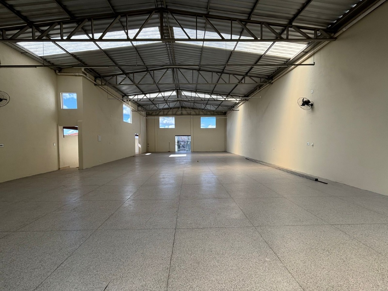 Andar corrido para aluguel no São Luiz: 