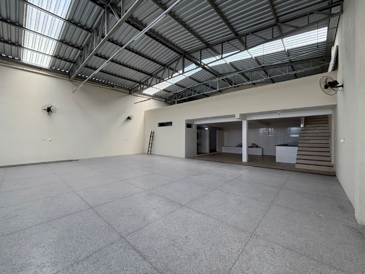 Andar corrido para aluguel no São Luiz: 