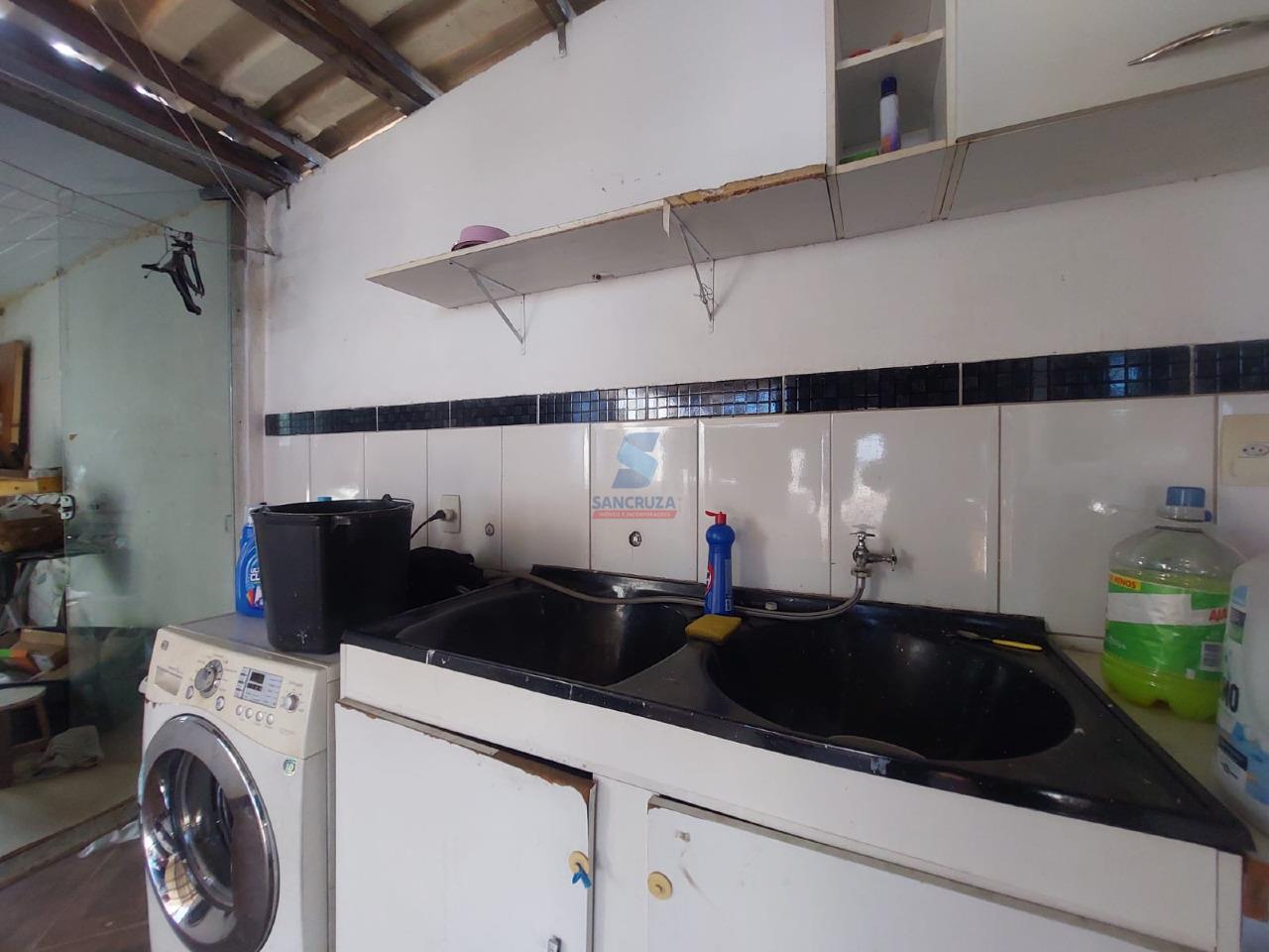 Casa à venda no Fonte Grande: Area de serviço