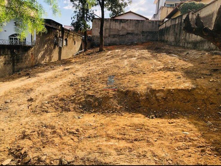 Lote / Área / Terreno à venda no Camargos: 