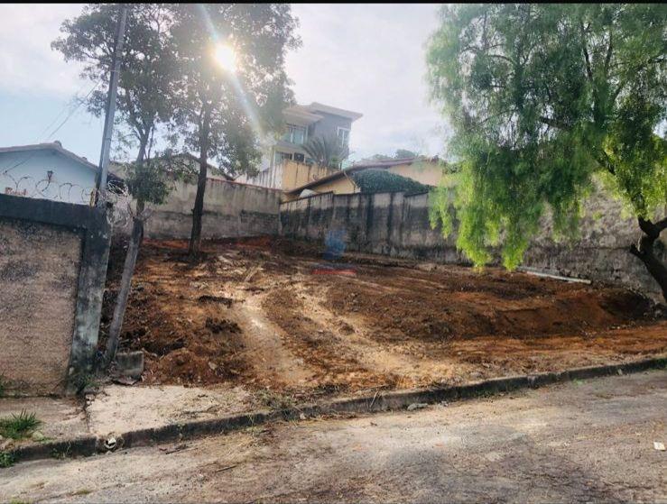 Lote / Área / Terreno à venda no Camargos: 