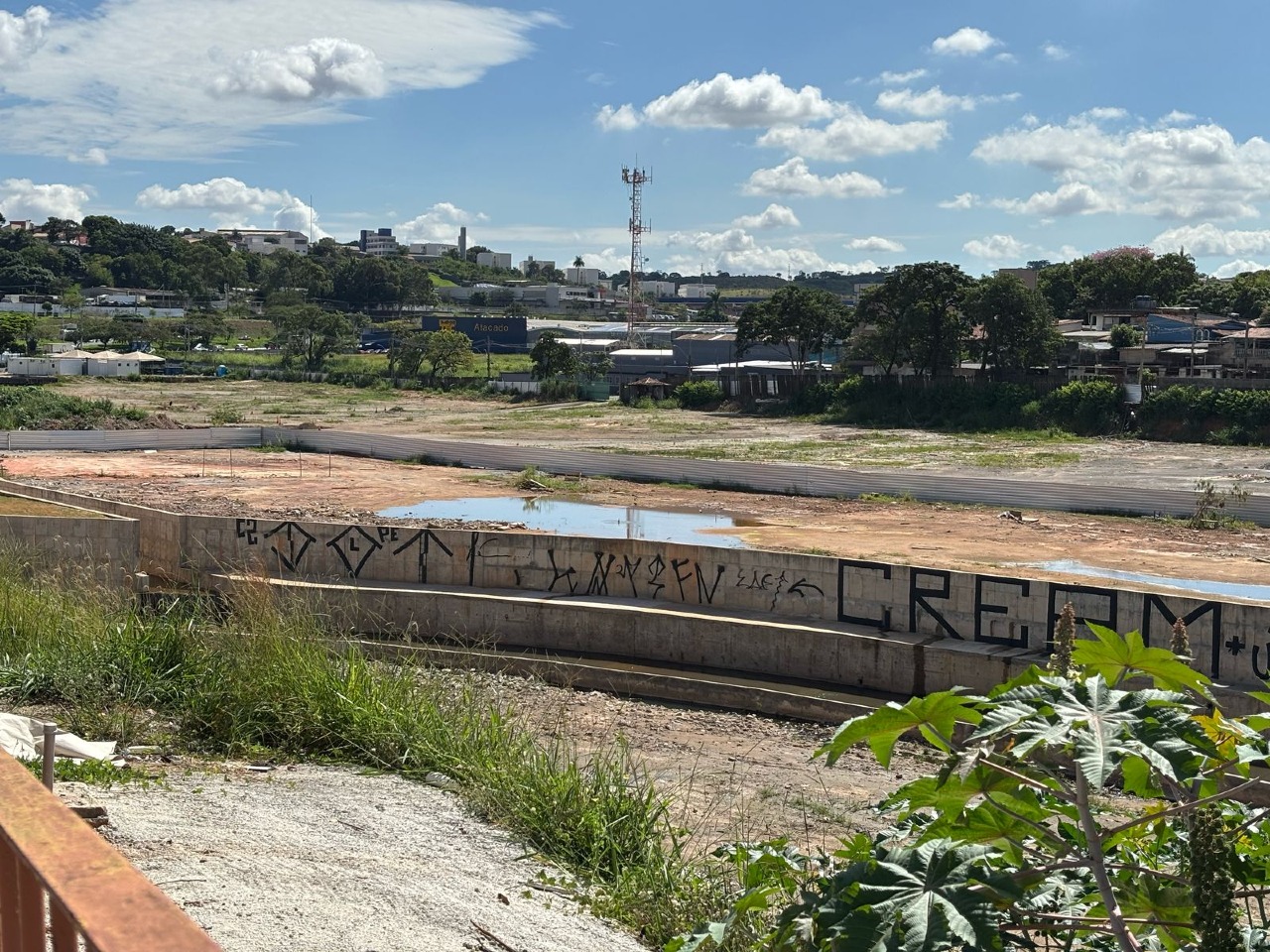 Lote / Área / Terreno à venda no Cidade Industrial: 