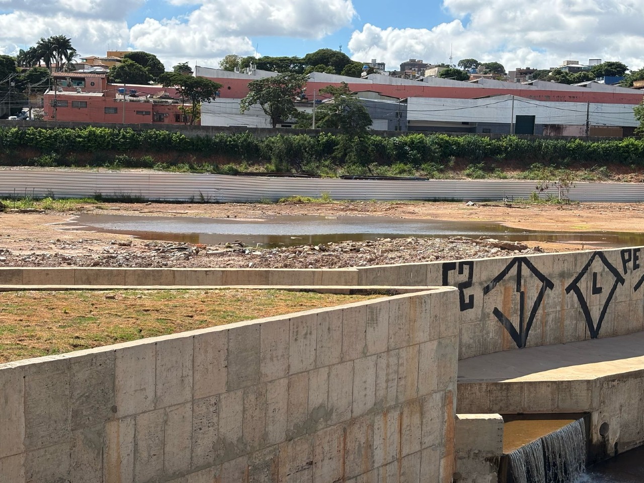 Lote / Área / Terreno à venda no Cidade Industrial: 