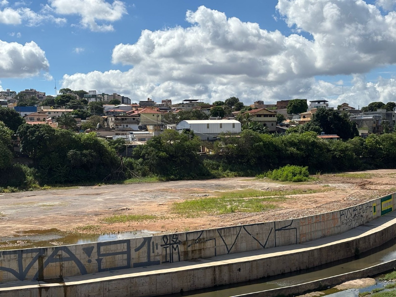 Lote / Área / Terreno à venda no Cidade Industrial: 