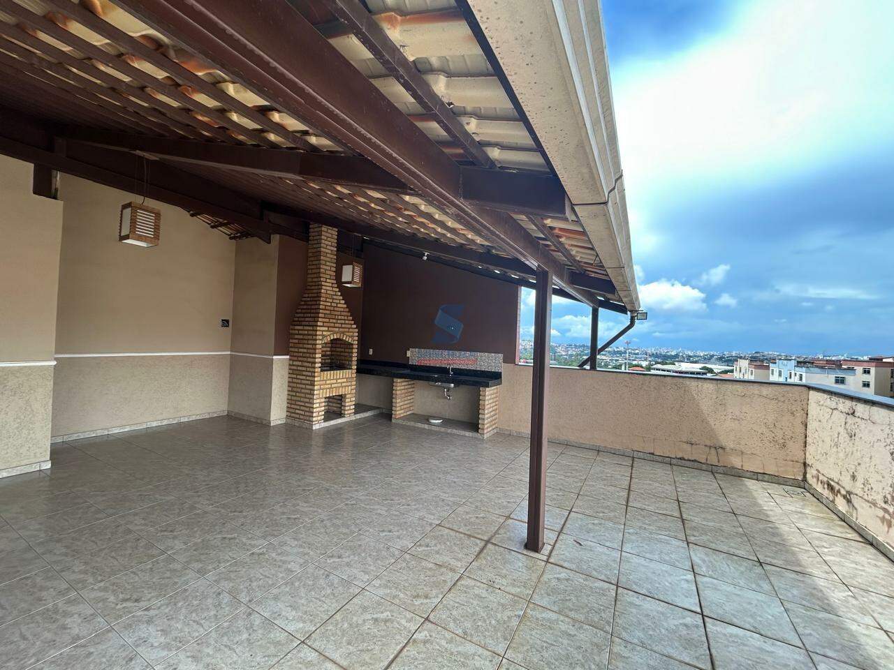 Cobertura à venda no Industrial: 