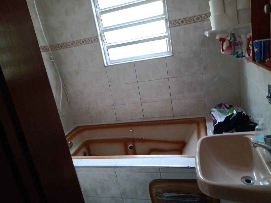 Casa à venda no Parque Novo Oratório: Banheira