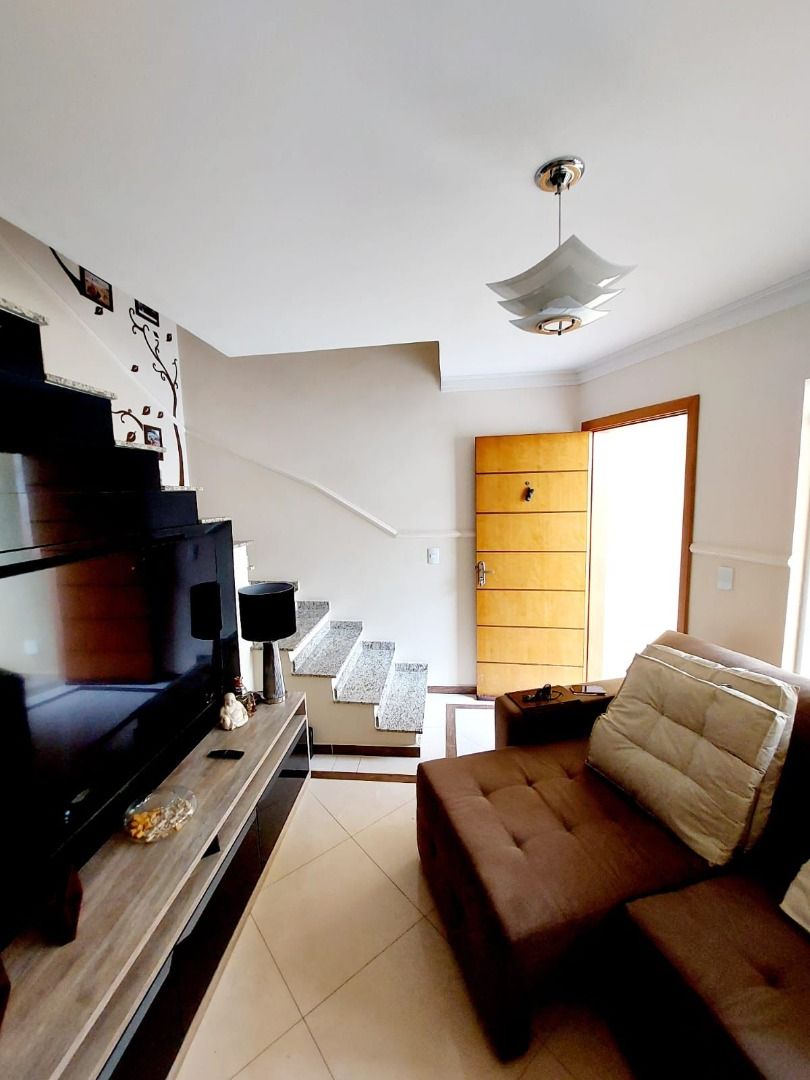 Sobrado à venda no Utinga: Sala