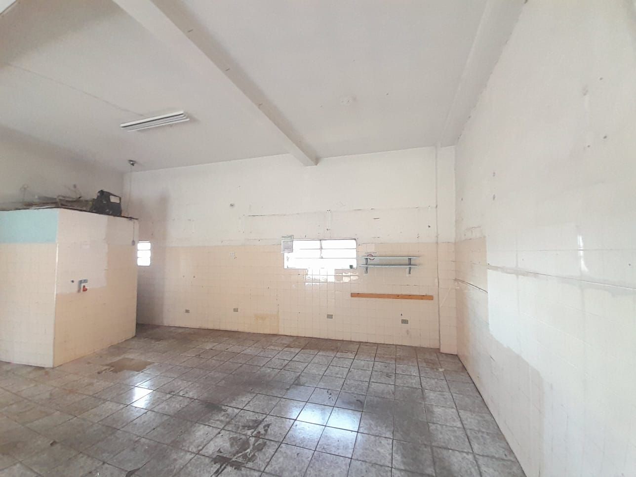 Prédio à venda no Parque João Ramalho: Salão