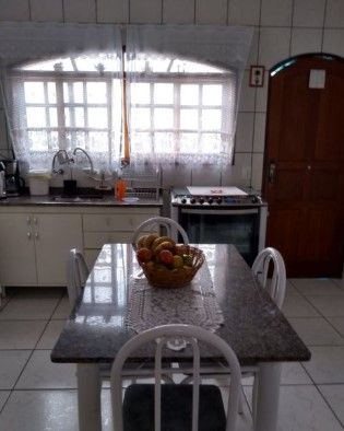Sobrado à venda no Jardim das Maravilhas: sala e cozinha