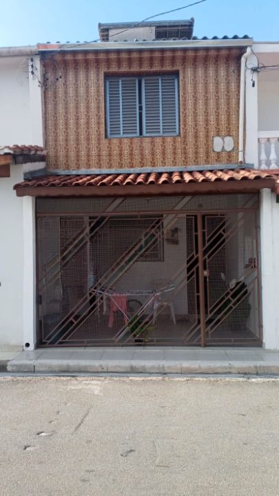 Sobrado à venda no Santa Teresinha: frente do imóvel