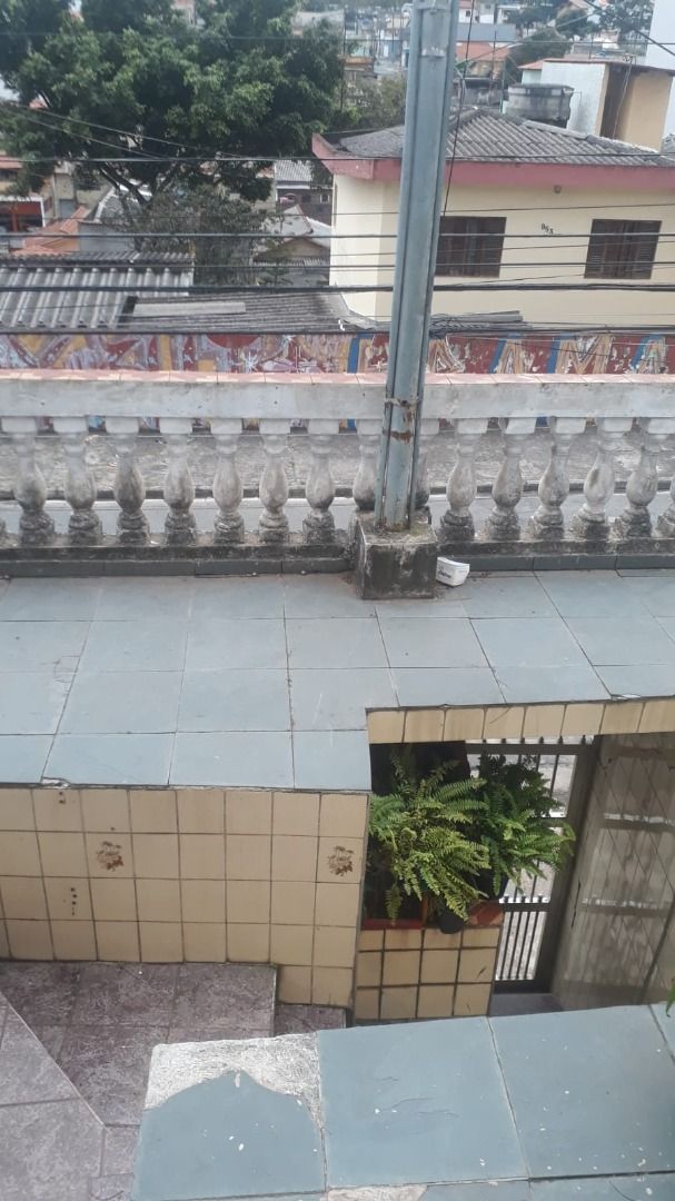 Casa à venda no Parque Capuava: escada