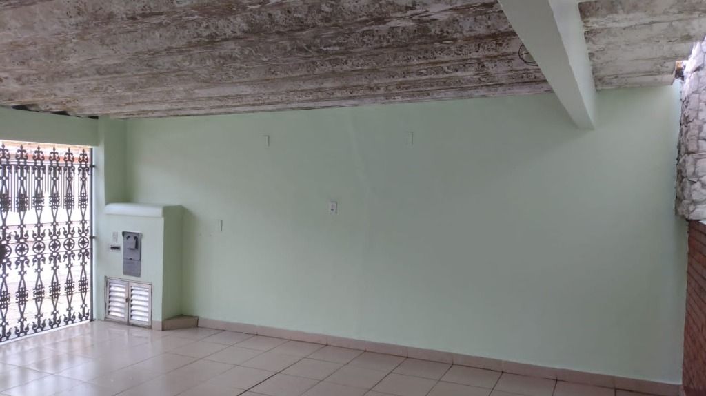 Sobrado à venda no Parque Jaçatuba: Garagem