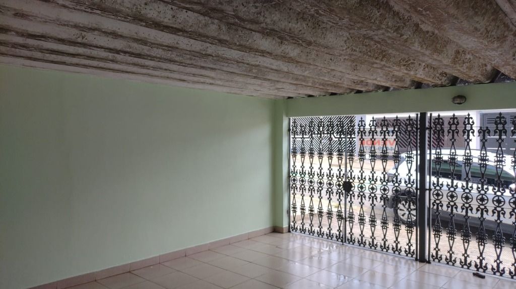 Sobrado à venda no Parque Jaçatuba: Garagem