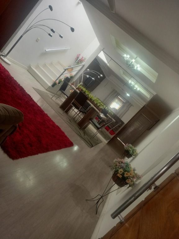 Sobrado à venda no Parque Capuava: 