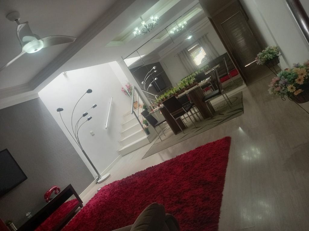 Sobrado à venda no Parque Capuava: 