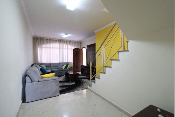 Sobrado à venda no Jardim Rina: 