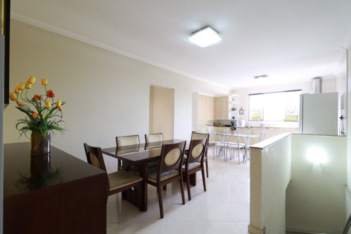 Sobrado à venda no Jardim Rina: 