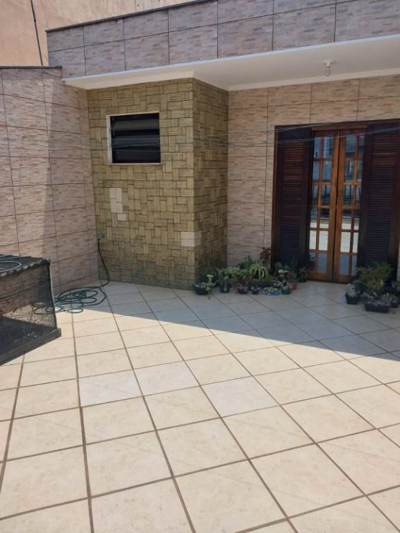 Sobrado à venda no Jardim Rina: 