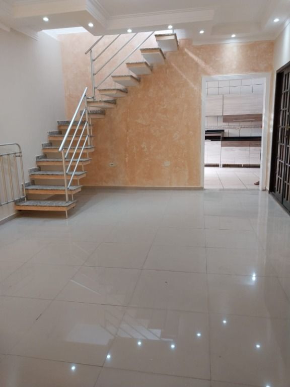 Sobrado à venda no Parque Gerassi: 