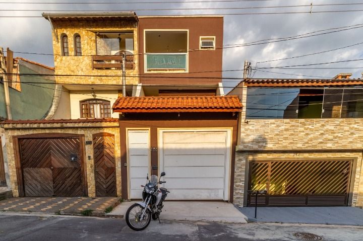 Sobrado para aluguel no Parque João Ramalho: 