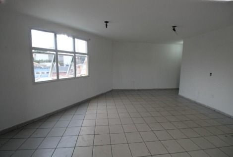 Sala para aluguel no Santa Teresinha: 