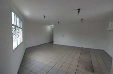 Sala para aluguel no Santa Teresinha: 