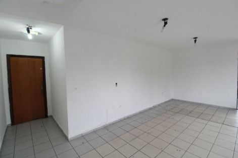 Sala para aluguel no Santa Teresinha: 