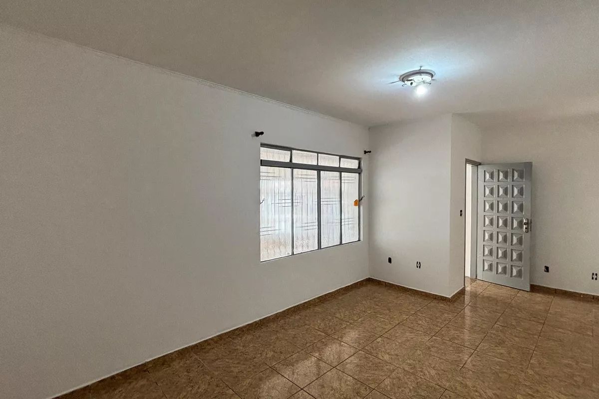 Sobrado para aluguel no Jardim Santo Antônio: 