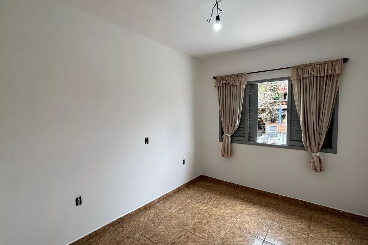 Sobrado para aluguel no Jardim Santo Antônio: 