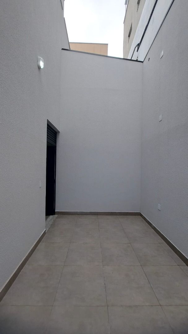 Salão para aluguel no Parque Novo Oratório: QUINTAL