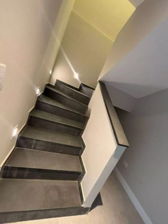 Sobrado para aluguel no Parque Novo Oratório: ESCADA DE ACESSO AOS DORMITÓRIOS