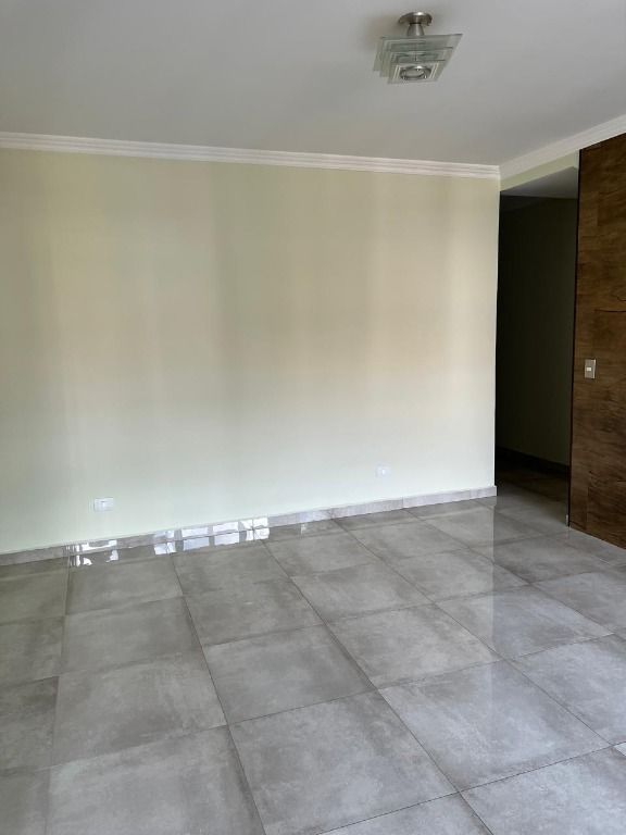 Sobrado à venda no Jardim Rina: 