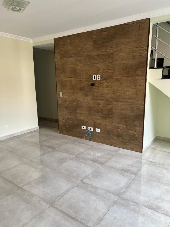 Sobrado à venda no Jardim Rina: 