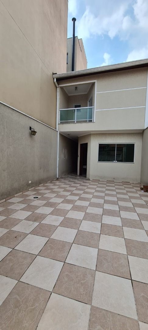 Sobrado à venda no Parque Novo Oratório: Garagem